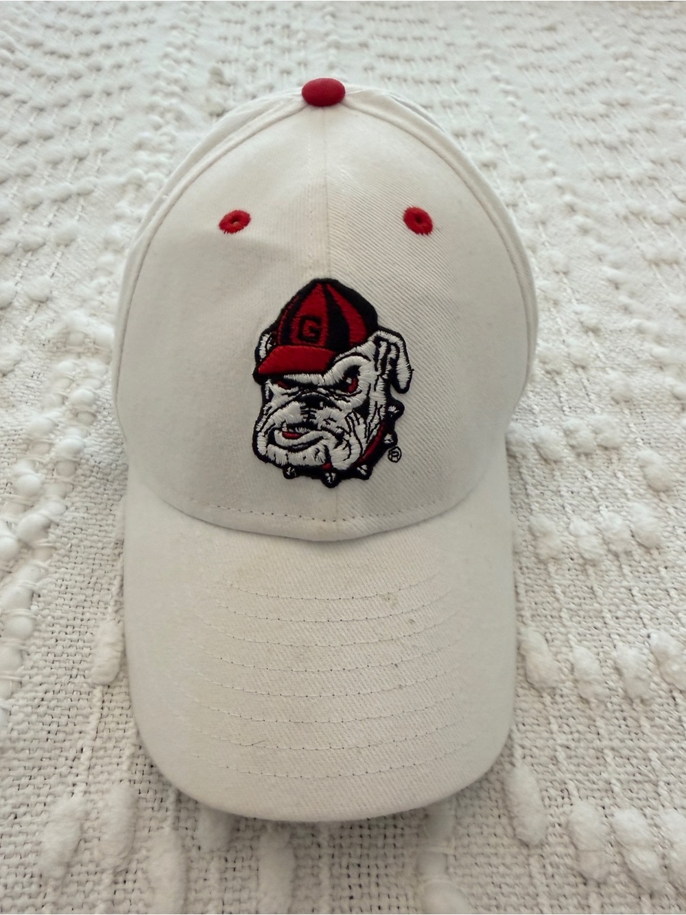New Era White UGA Baseball Cap with Red Accents and Embroidered Bulldog